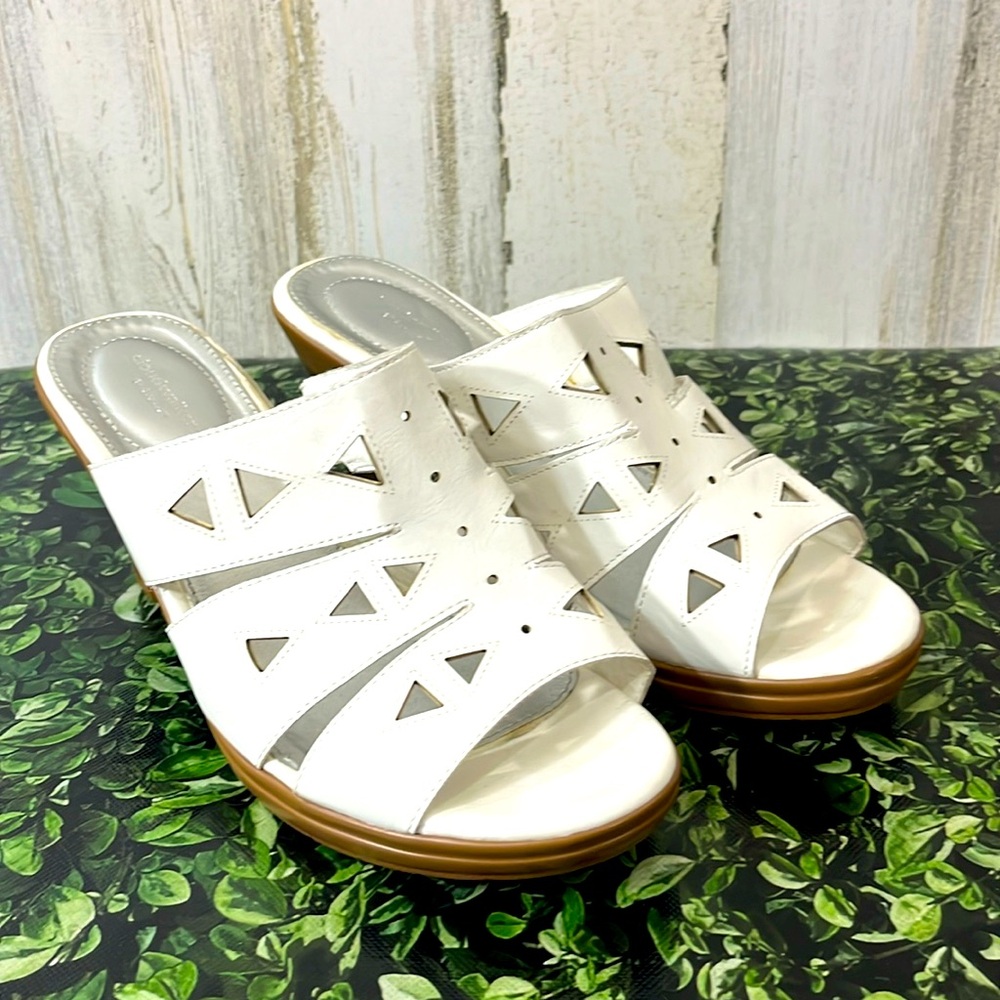 Cloudwalkers by Avenue Wide Width White Cutout Slip On Open Toe Heels Size 10W